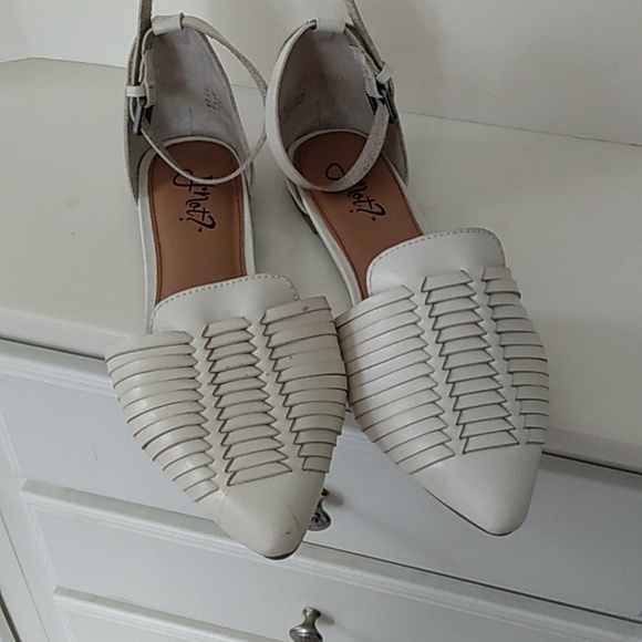 Pointed Toe Fisherman Flats with Ankle Strap ! Trendy - Picture 10 of 10